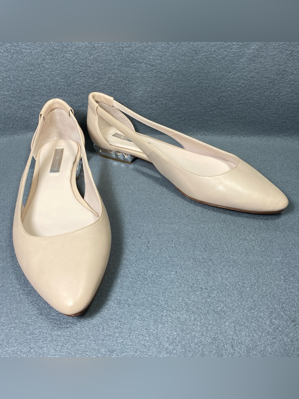 BCBGMAXAZRIA Window Cutout Studded-Heel Flats Pointed Toe Leather Women’s Sz 9M
